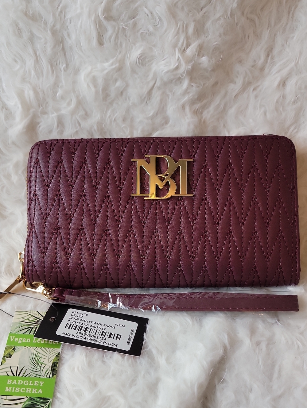 NWT Quilted Badgley Mischka Wine Wristlet w/ Separate Phone Compartment